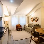 Apartment Quo Almeida Garrett *