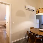 Apartment Quo Almeida Garrett