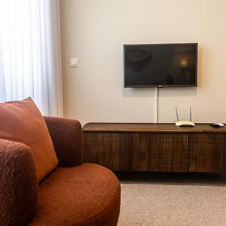 Quo Almeida Garrett Apartament