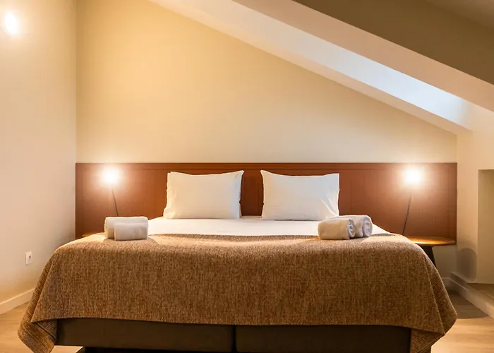 Quo Almeida Garrett *